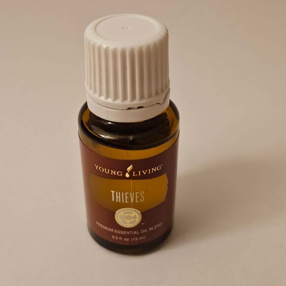 Young Living Thieves 15mL Essential Oil Blend USA Authentic YL YLEO New Cinnamon - Picture 2 of 5